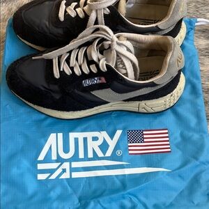 Womens  Black and Cream Autry Sneakers